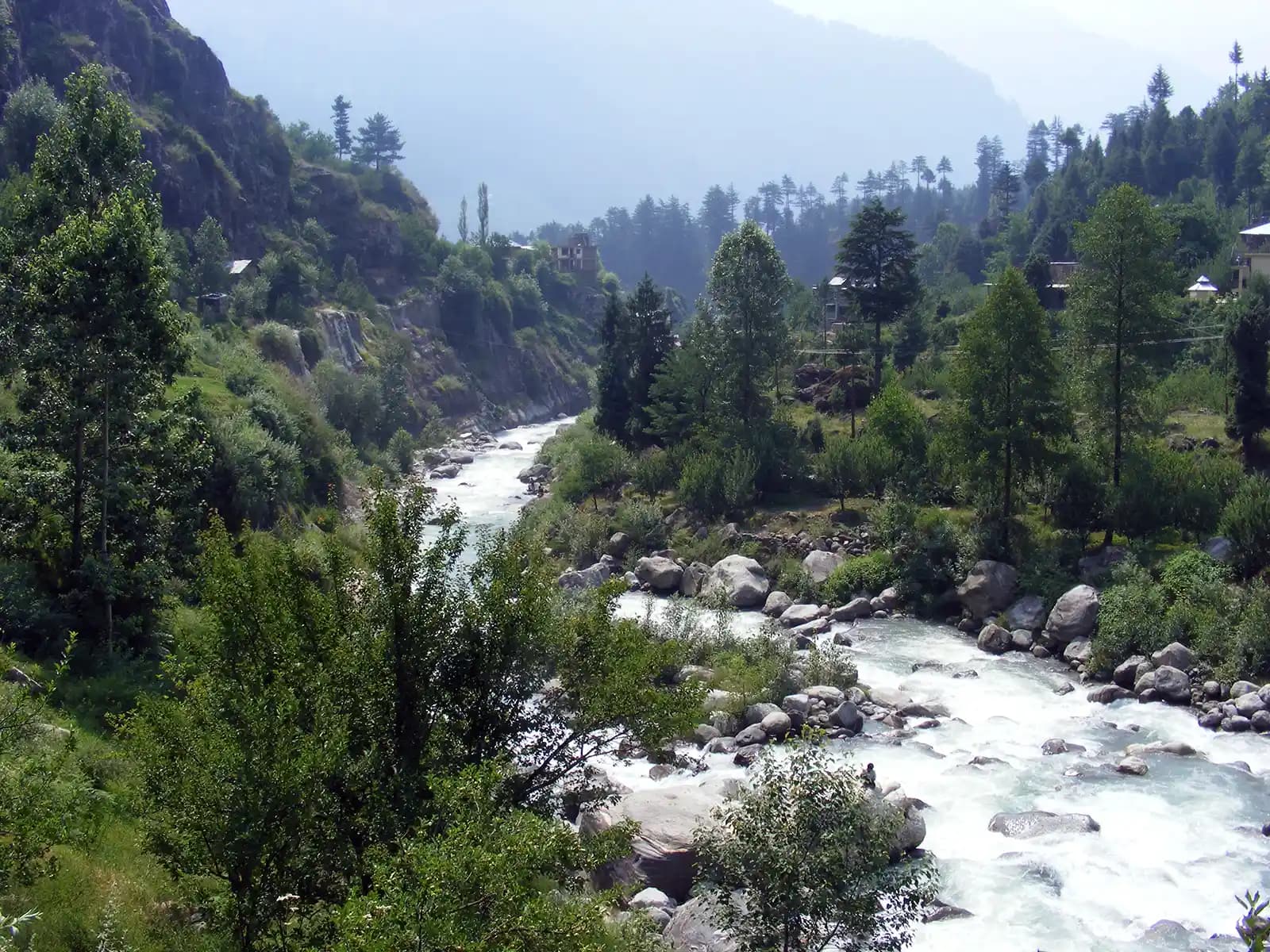 La rivière manaslu bordant l’ancienne Manali
