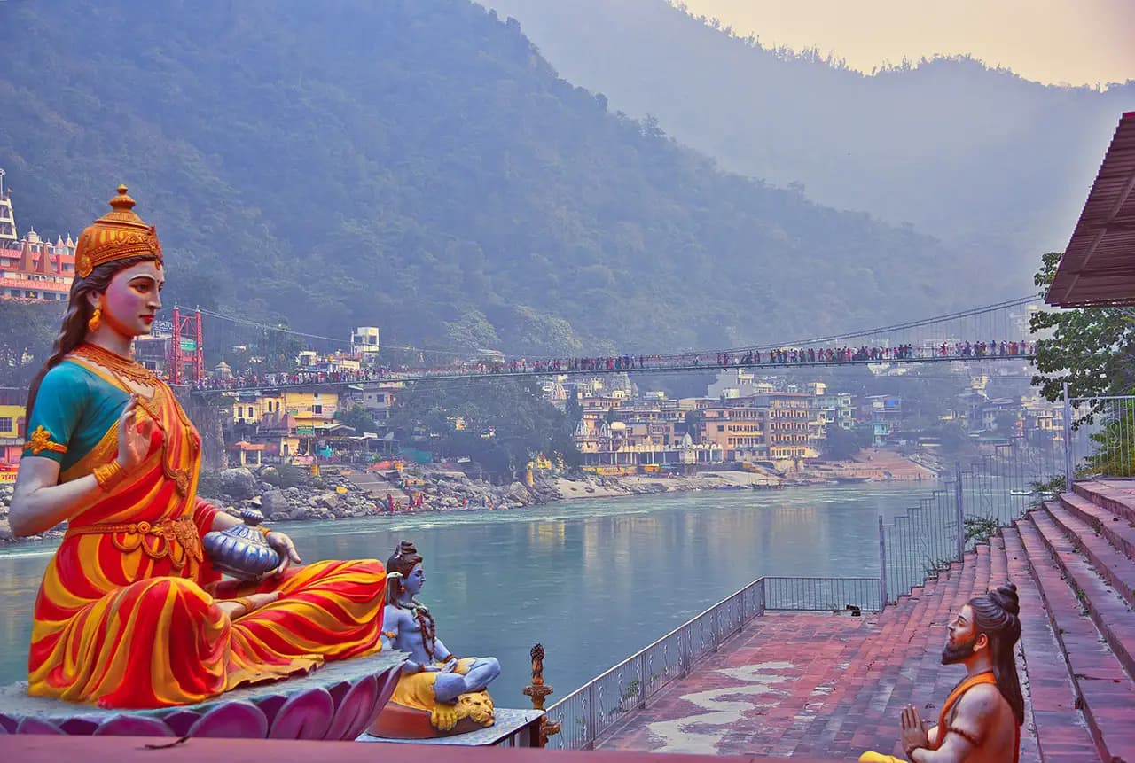 Lieu de méditation au bord du Gange à Rishikesh - Inde du Nord
