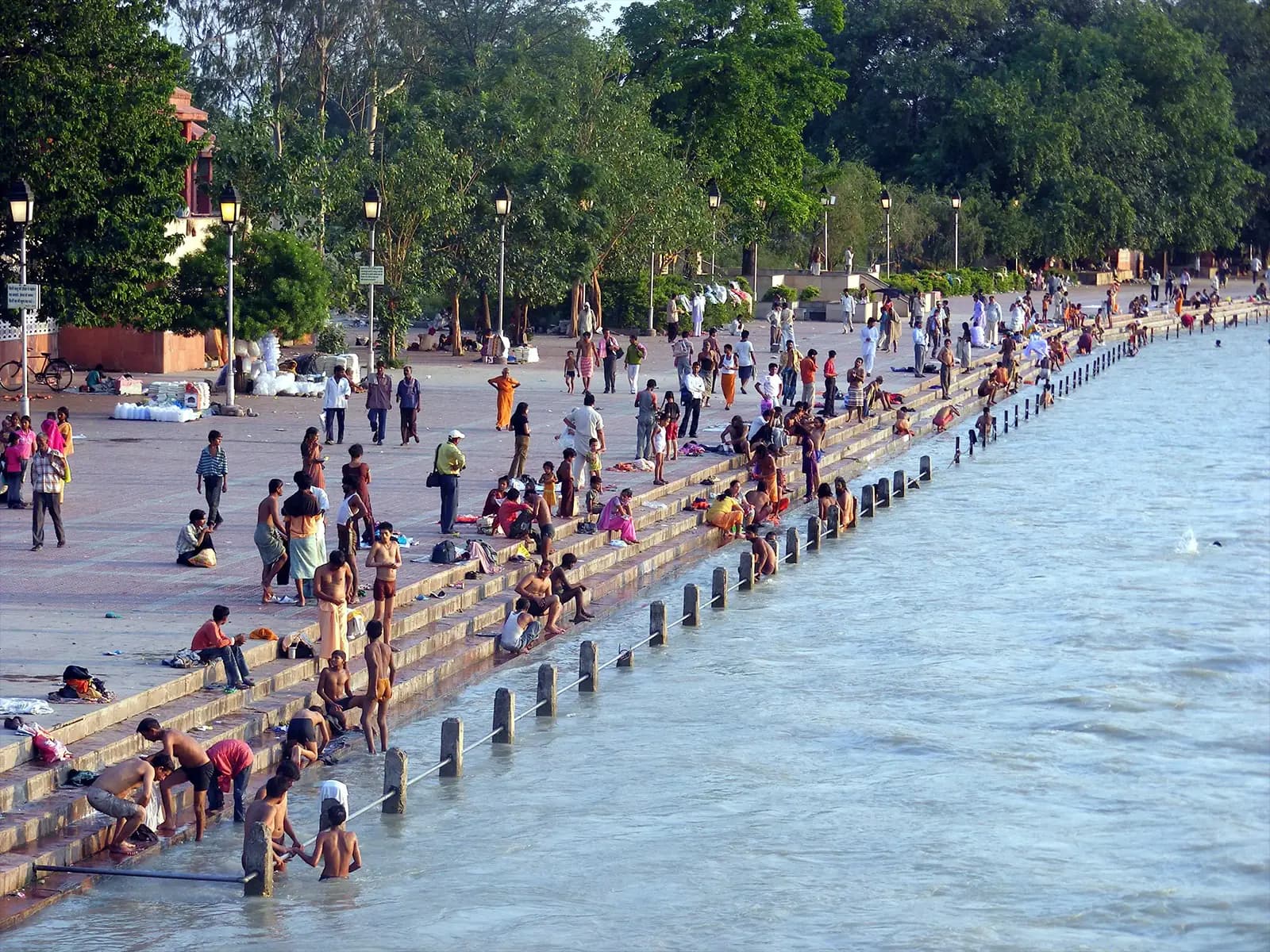 La vie sur les ghats à Haridwar - Inde du Nord