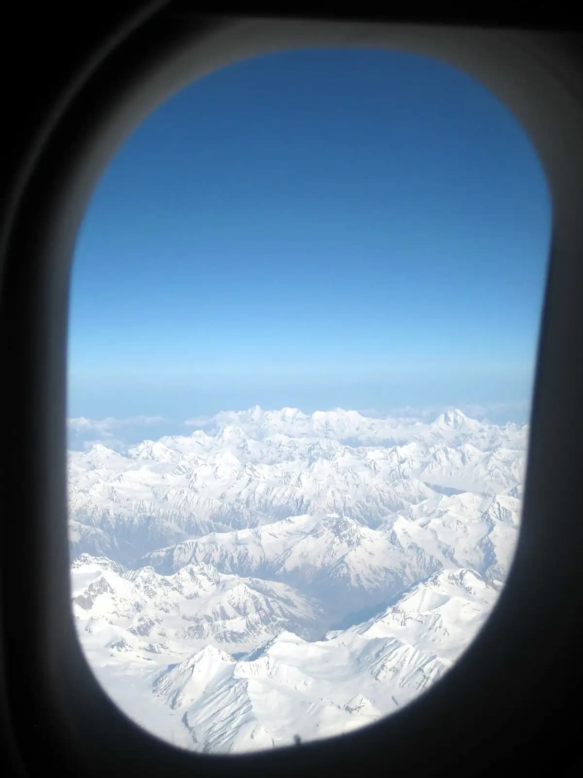 Vue sur l’Himalaya depuis le hublot, entre Delhi et Leh
