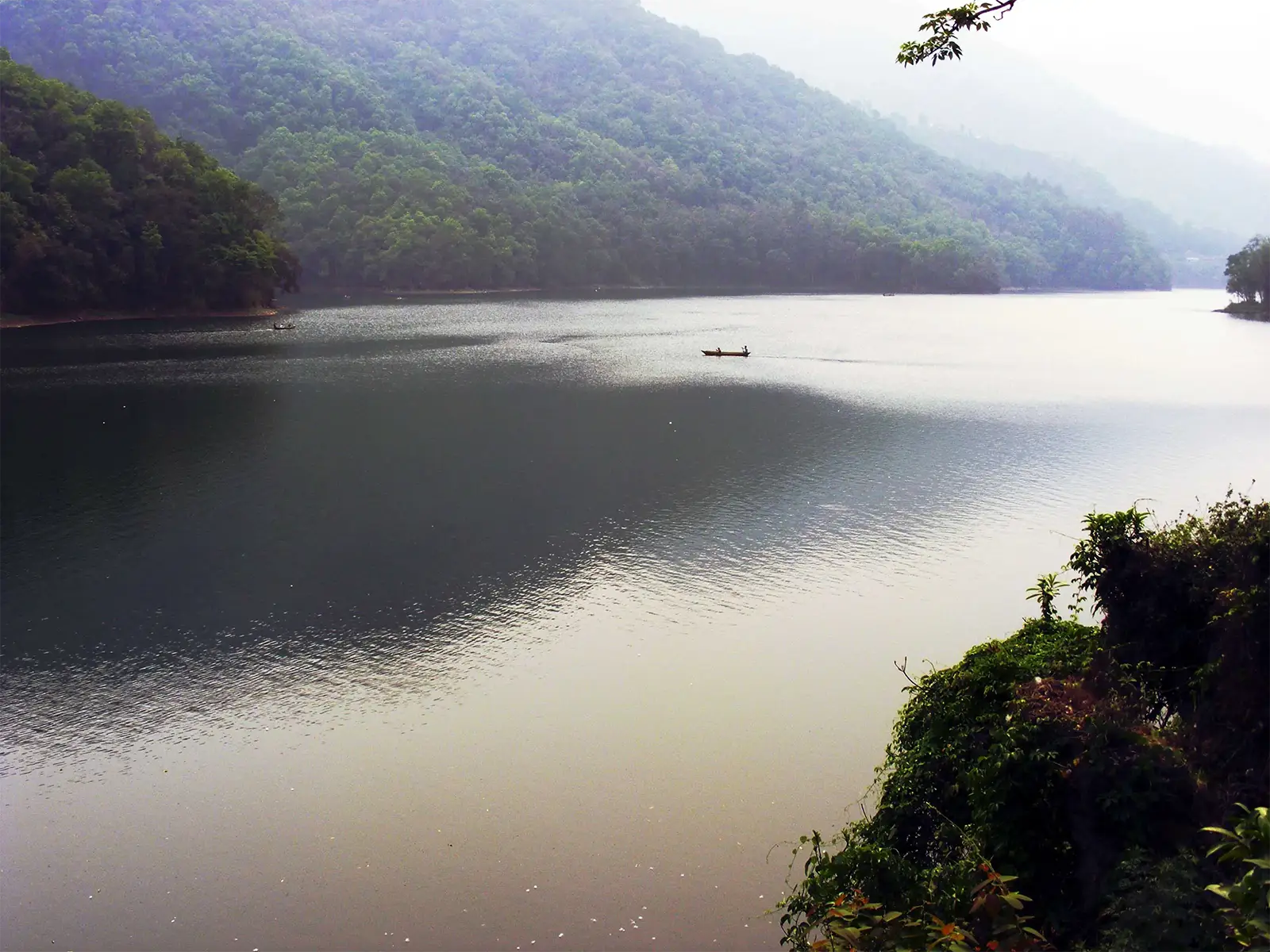 Balade en canoé sur le lac Phewa à Pokhara – Népal