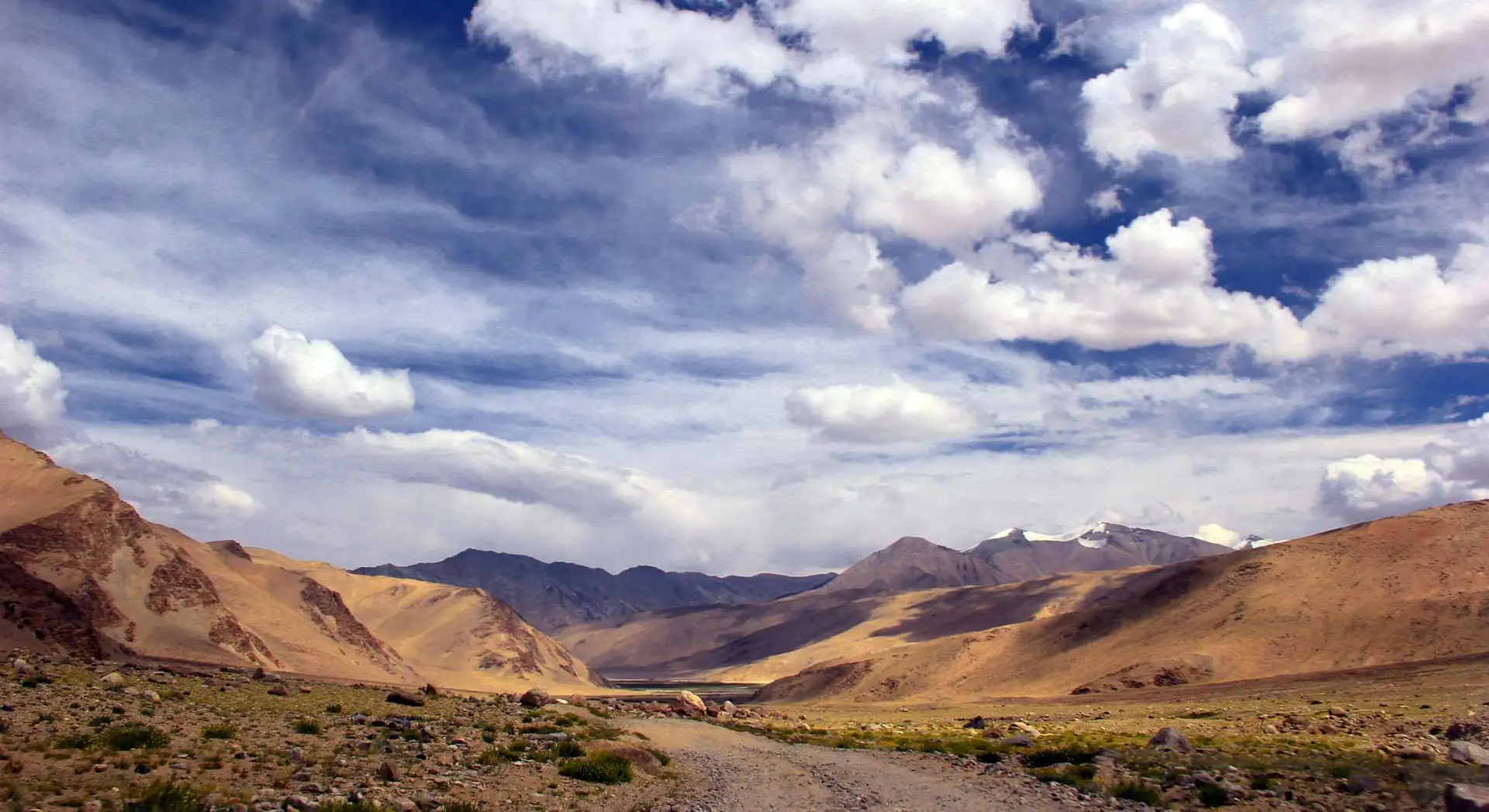 Paysages lunaires autour de Leh au Ladakh