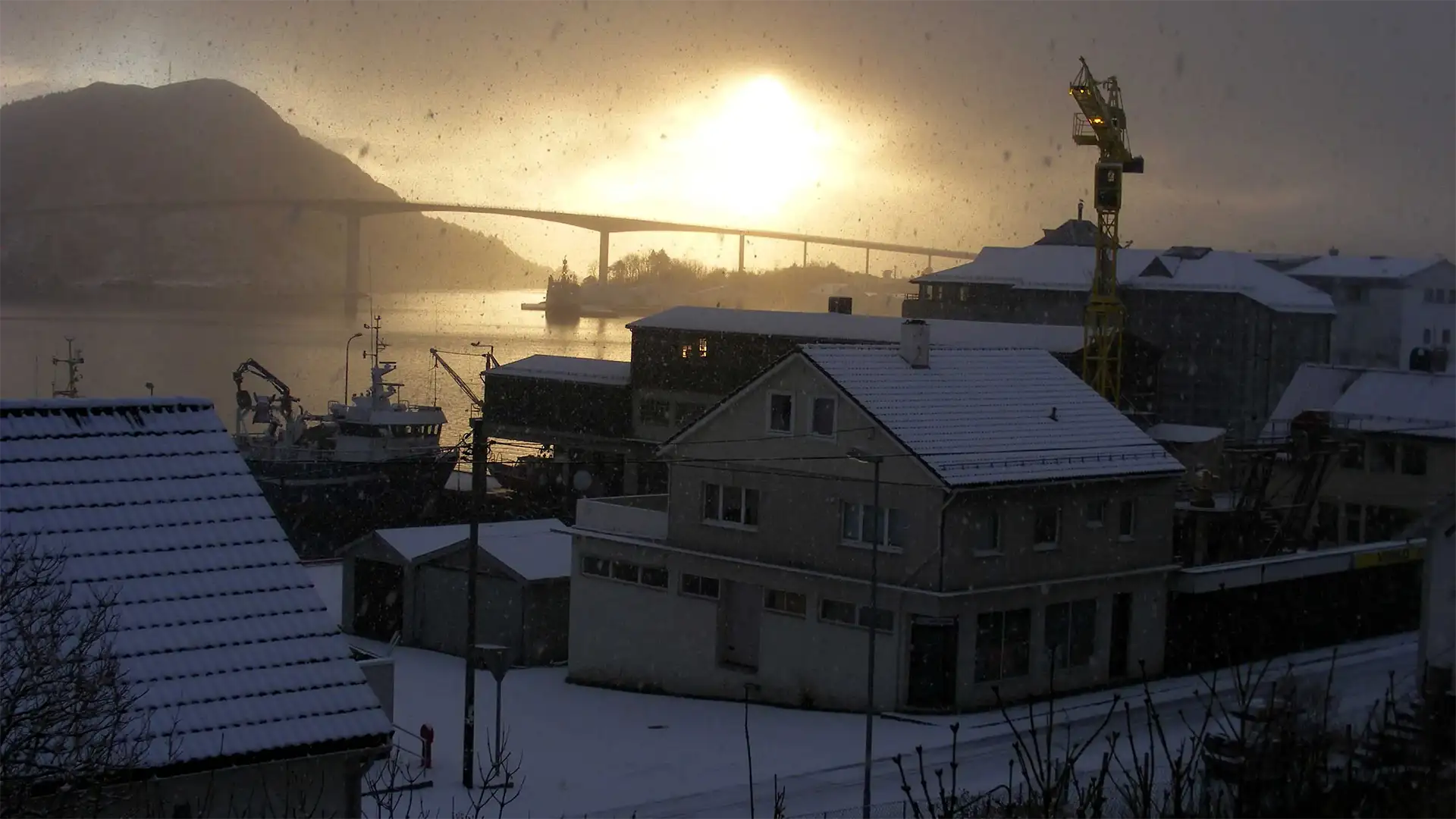 Midi sous la neige à Måløy – Norvège