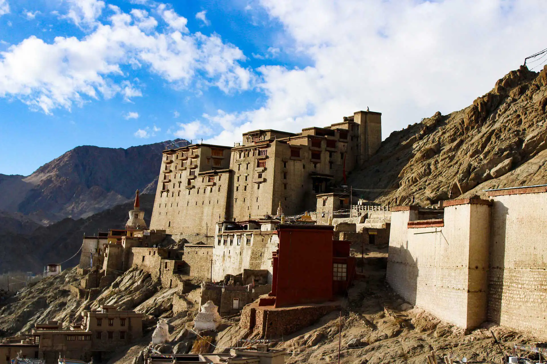 Le fort surplombant la ville de Leh – Ladakh indien