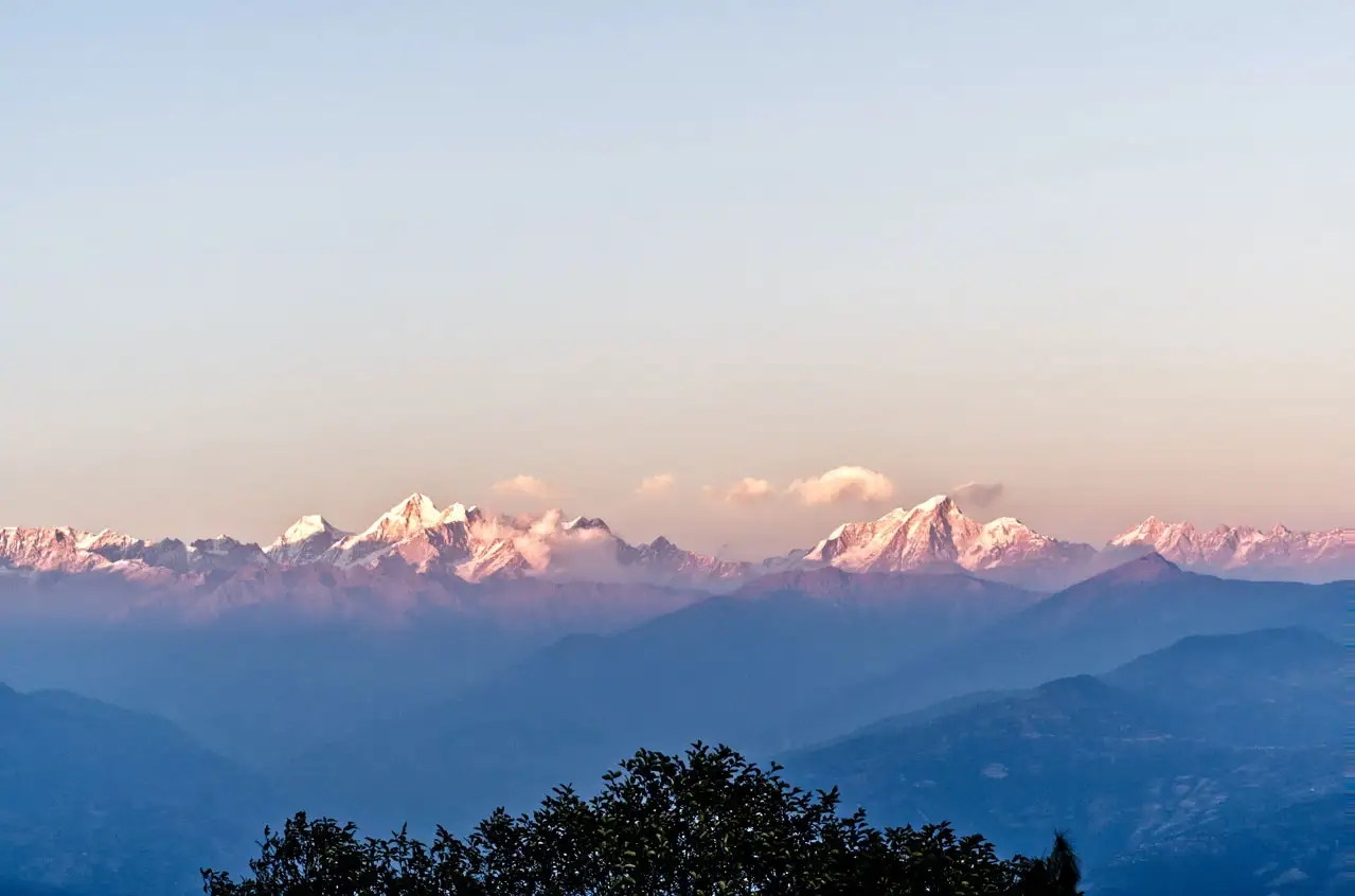 Aube sur les sommets himalayens à Nagarkot – Népal